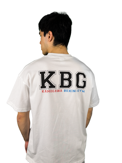 Fighter wearing Kamogawa Boxing Gym shirt